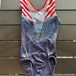 Like new GK Leo!  Size AXS.